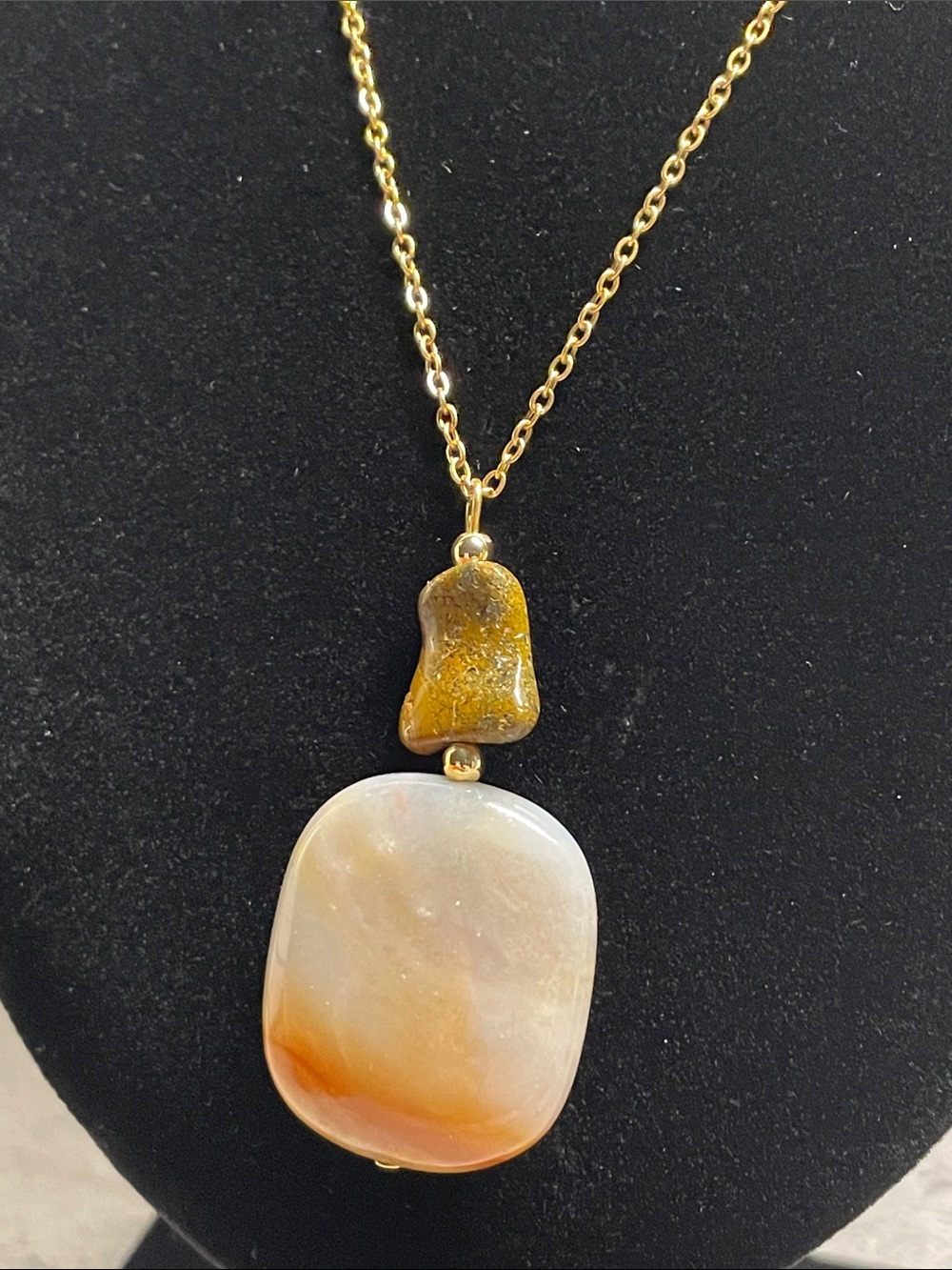 Gold-Tone Agate and Amber Pendant Necklace - Elegant Women’s Jewelry